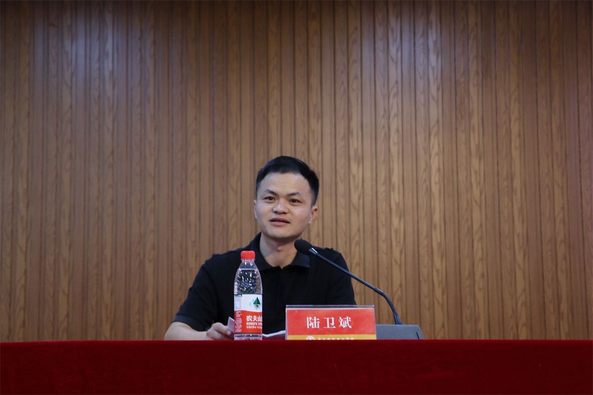 C:\Users\Administrator\Desktop\网页\省委党校法学专家来禁漫天堂
为新生做宪法专题讲座（学院用）\看图王批量图片转换结果\图3.jpg