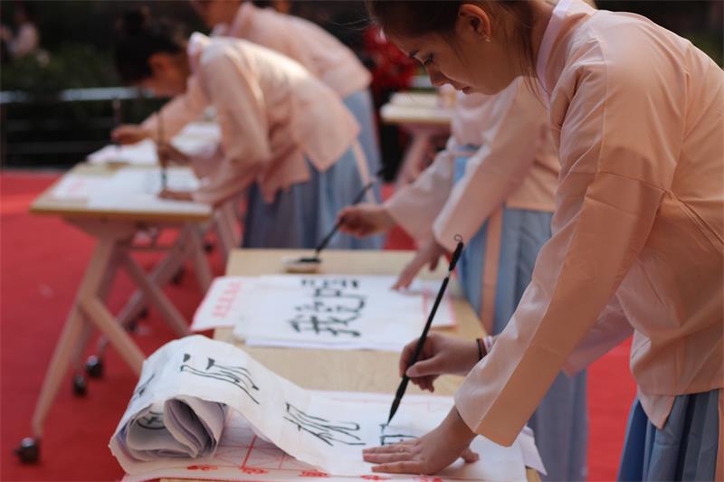 12.18 传统文化节-82_看图王.jpg 12.18 传统文化节-82_看图王.jpg